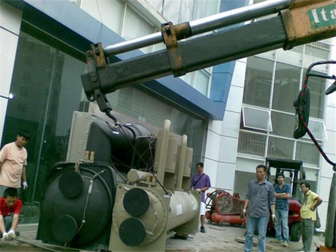 温岭市随车吊和汽车吊的核心区别是什么？哪种更省钱？